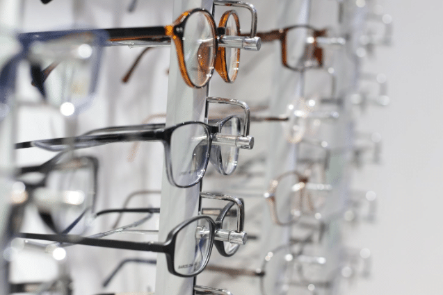 Sådan får du styr på, om du har brug for briller